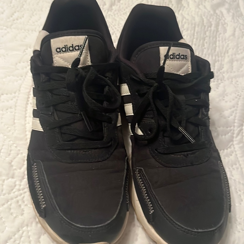 Adidas size 9 black and white